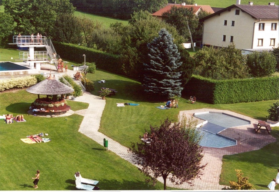 Schwimmbad1.JPG