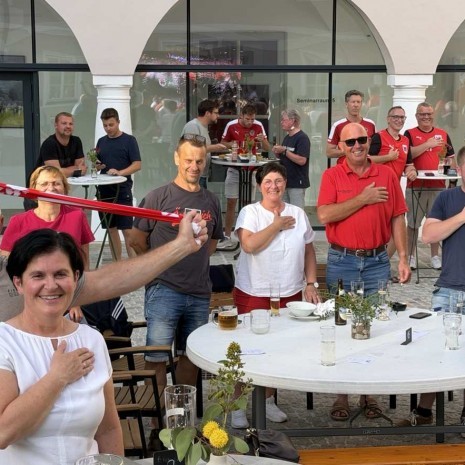 Pubic Viewing - Schloss Zeillern 1 - Bild Mostropolis