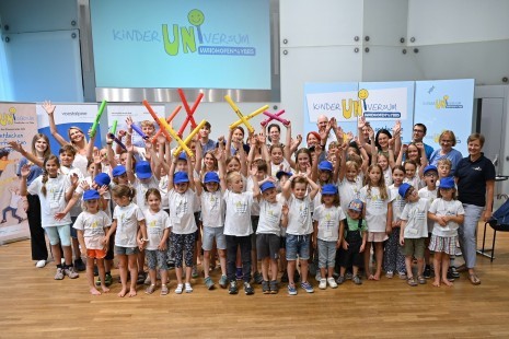 KinderUNI_Sponsion_Gruppe1.JPG