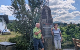 5d Weisswurstäquator Denkmal am 49. Breitengrad  PXL_20260728_091506559.jpg