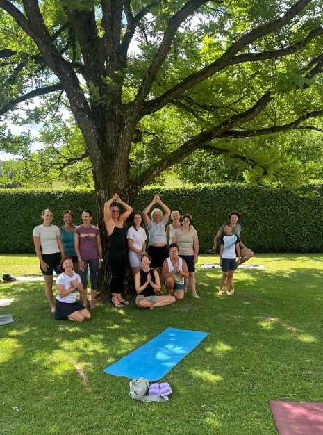 Yoga im Freibad