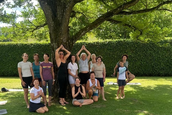 Yoga im Freibad