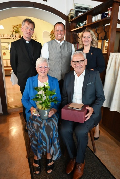 gold_Traindt_Angela_Alfred