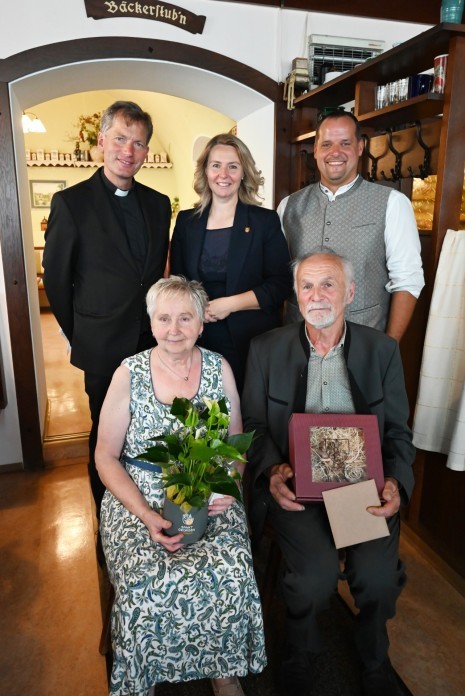 gold_Weiß_Josefa_Anton