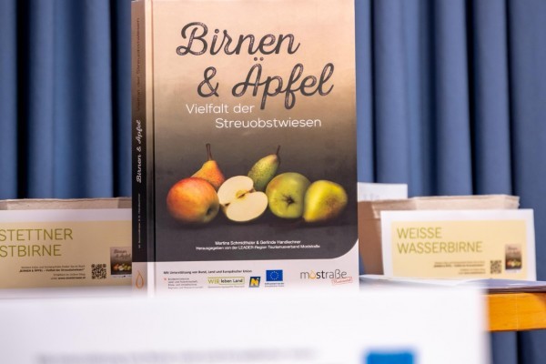 10 - neues Sortenbuch der Moststraße + Streuobsttagung - c Cleanhill Studios