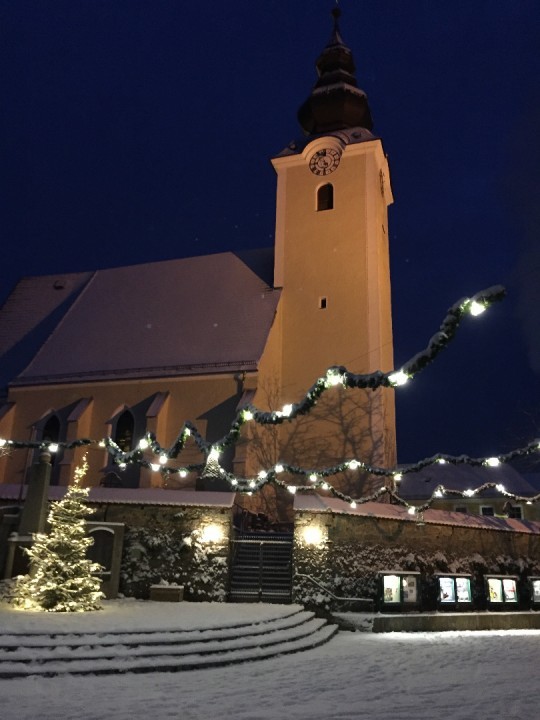 2014-12-28 Christbaum - Kirche - Dorfplatz mit Schnee 004.jpg