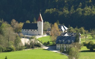 KircheSchuleWalquelle2009.jpg
