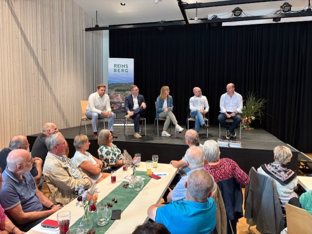 Podiumsdiskussion in Reinsberg mit Michael Hammer, Bürgermeister von Reinsberg, und weiteren Gästen.
